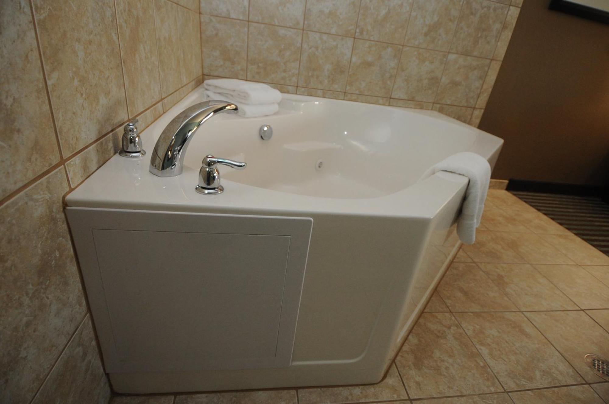 Holiday Inn Express Somerset By Ihg Bagian luar foto