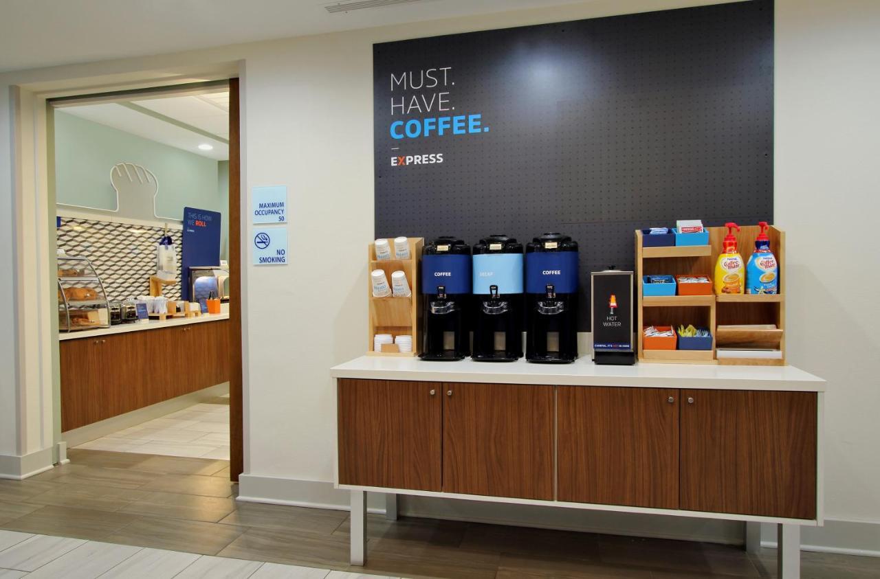Holiday Inn Express Somerset By Ihg Bagian luar foto